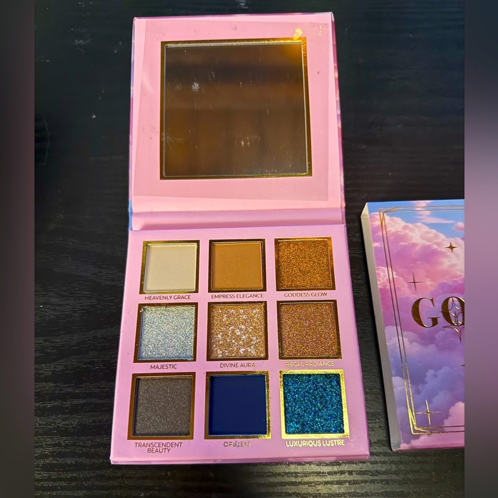 Eloise eyeshadow palette and baking powder